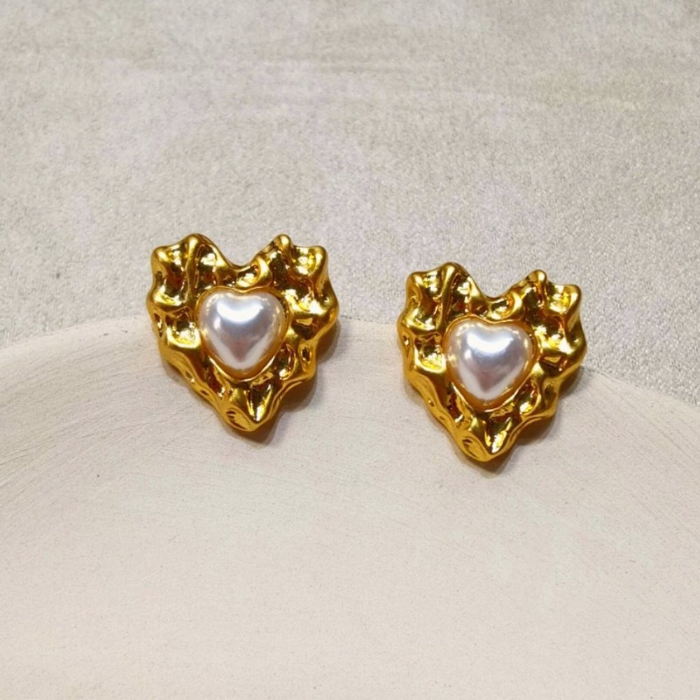 Gold pearls heart studs earrings